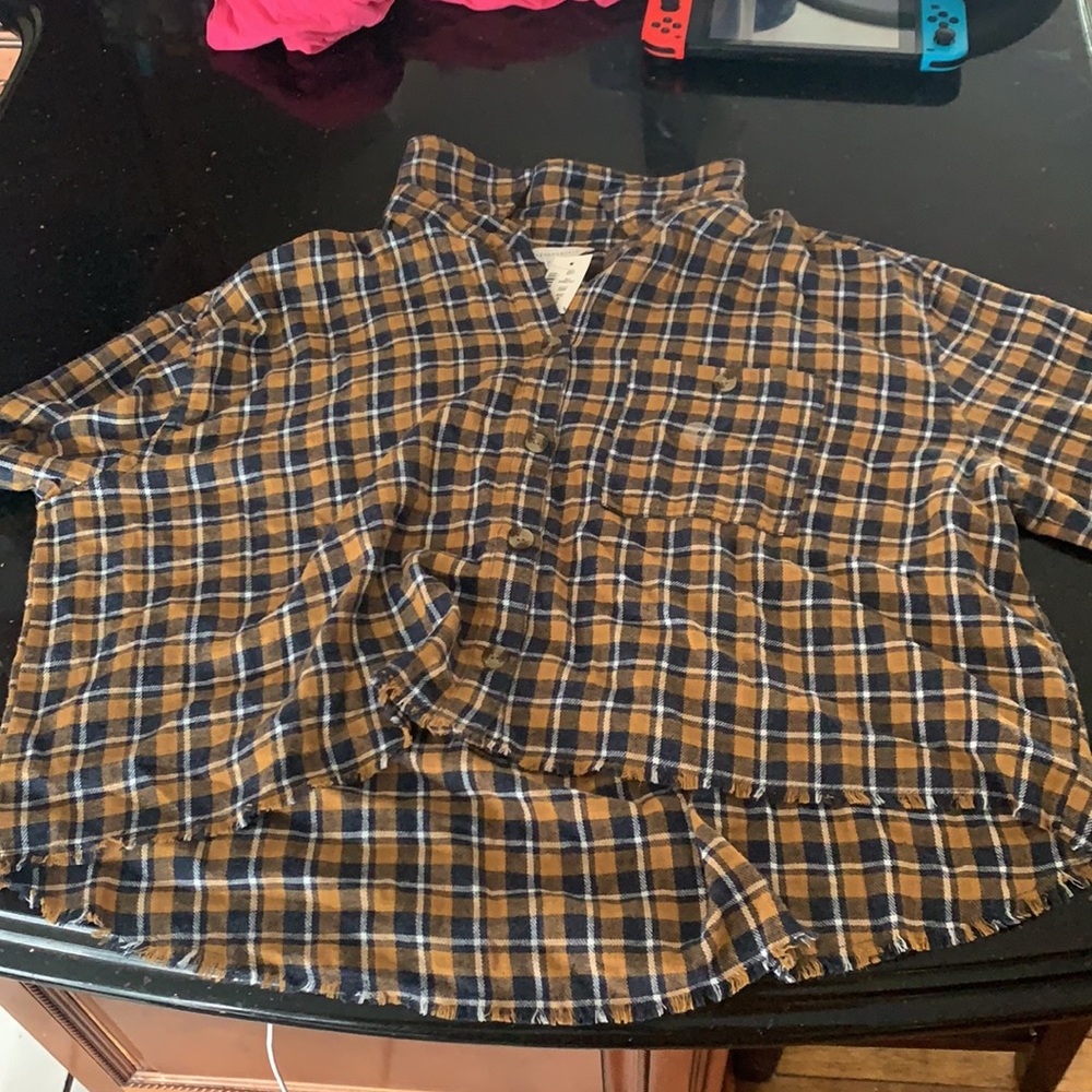 Aeropostale Size Medium Cropped Plaid Shirt